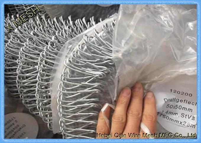 Γαλβανισμένος ρόλος φρακτών συνδέσεων αλυσίδων που συσκευάζεται στη πλαστική τσάντα