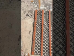 Δικτυακό πλέγμα από καουτσούκ αυτοκαθαριζόμενο από δονήσεις για την ανίχνευση σχισμάτων