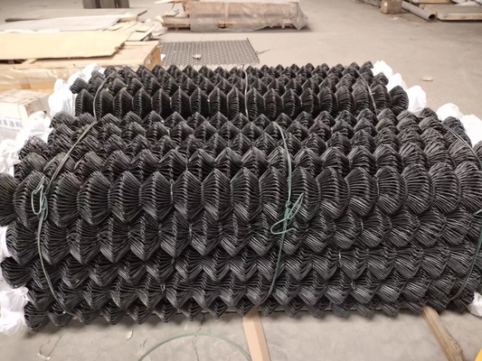 Βιώσιμος φράκτης συνδέσεων αλυσίδων PVC μαύρος ντυμένος για τον κήπο