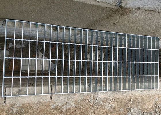 1005 X 600 Lb Ζεστό βουτηγμένο γαλβανισμένο στρώμα δαπέδου και στρώμα σκαλοπάτι για υπεράκτια