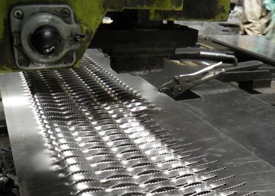 Ζεστό βουτηγμένο γαλβανισμένο 32 * 5mm Steel Walkway Grip Strut Grating