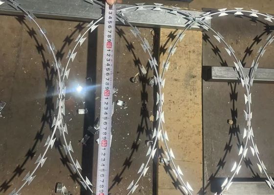Υψηλής αντοχής ξυράφι συρματόπλεγμα για την προστασία δίχτυ / αγροτικό φράχτη