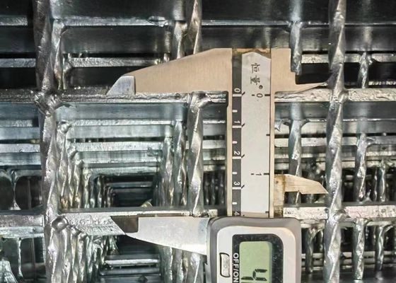 Κατασκευαστικό υλικό Βαρύ φορτίο Ζεστό βουτηγμένο γαλβανισμένο πλέγμα από ανοξείδωτο χάλυβα για κάλυψη αποχετευτικής τάφρου/αποχέτευσης