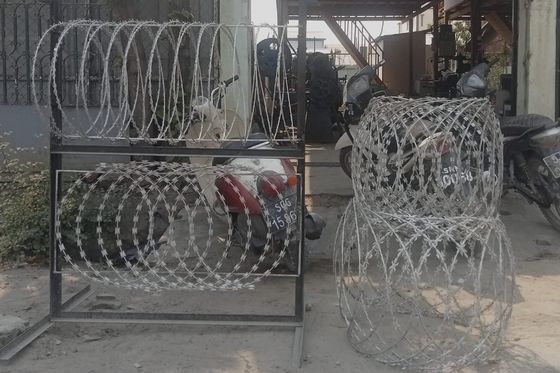 600mm HDG BTO-16 5 Κραβές 100 Loops Αντιανυψωτικό όριο χρησιμοποιώντας περιέκτη Razor Wire