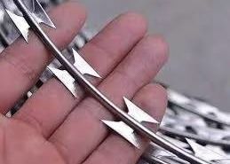BTO-16 Concertina Razor Barbed Wire 1100mm 7 Clips 35kg/Roll 20-25m