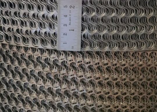 1.2mm διατρυπημένη πάχος λουρίδα μετάλλων μετάλλων τρυπημένη με διατρητική μηχανή πλέγμα για την παραγωγή των κλουβιών