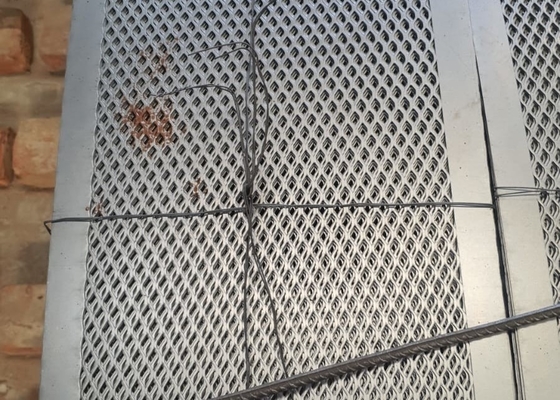 Διατρυπημένο φύλλο πλέγματος μετάλλων Cloverleaf αργίλιο για το διάφορο διαβρωτικό περιβάλλον