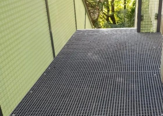 Περσίδες FRP Pultrusion πάχους 38mm με τραχιά επιφάνεια και εγκατάσταση με βίδες