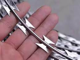 Bto-22 καυτός βυθισμένος γαλβανισμένος χάλυβας οδοντωτός - σπείρα κονσερτινών καλωδίων