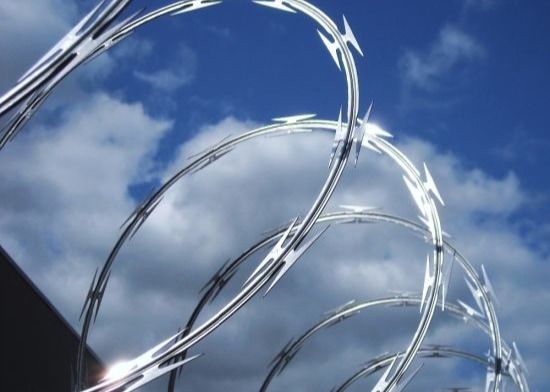 Bto22 σπείρα 450mm κονσερτινών ξυραφιών διάμετρος οδοντωτή