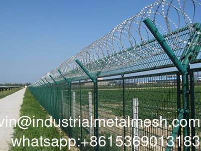 Αγκαθωτό σύρμα ξυραφιού Bto-22 Concertina με επίστρωση PVC 450 mm για φράχτη αγροκτήματος