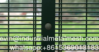 Heavy Duty Zinc-Aluminum Steel Security Fence Frame for Villa & Construction Protection