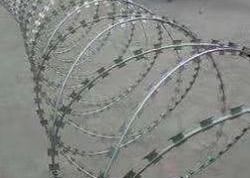 Βαριά γαλβανισμένη κονσερτινών ξυραφιών περίφραξη ασφάλειας ταινιών καλωδίων οδοντωτή