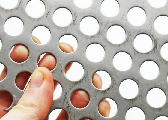 Τετράγωνα οροφής από διάτρητο μέταλλο