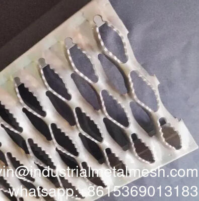 Αντιφλεγμονώδες τρυπημένο στρώμα ασφαλείας από χάλυβα διαμάντινη λαβή υλικό πεζοδρόμιο πλάκας στρώμα ασφαλείας για πεζοδρόμιο πλατφόρμας