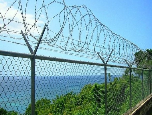 Ο ψευδάργυρος έντυσε τη γαλβανισμένη εφαρμογή φρακτών συνδέσεων αλυσίδων χάλυβα με το ξυράφι οδοντωτό - καλώδιο