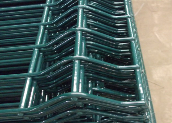 Το PVC σπιτιών πουλερικών έντυσε την ενωμένη στενά περίφραξη πλέγματος καλωδίων που γαλβανίστηκε με τη θέση